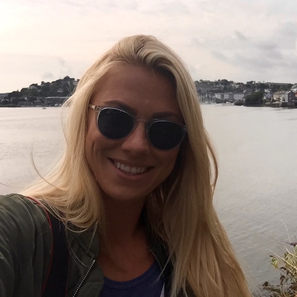 Meet your Posher, Kendall - Picture 1 of 1